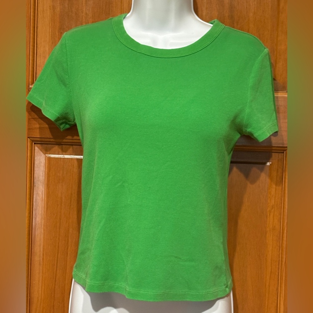 Old Navy Bright Green Crewneck Short Sleeve Tee - Picture 2 of 10